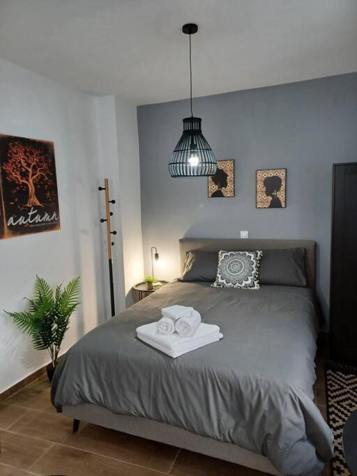 Petite With Backyard. Apartment *