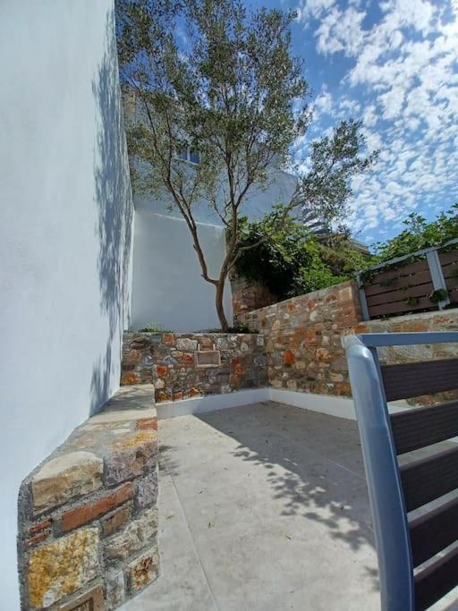 Apartment Petite With Backyard. Mytilene